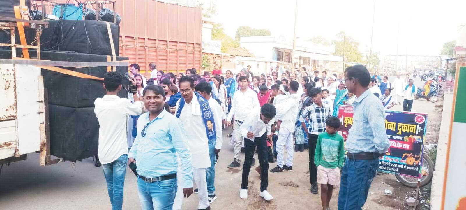 अंबेडकर जयंती पर निकाली रैली अंबेडकर जयंती पर निकाली रैली