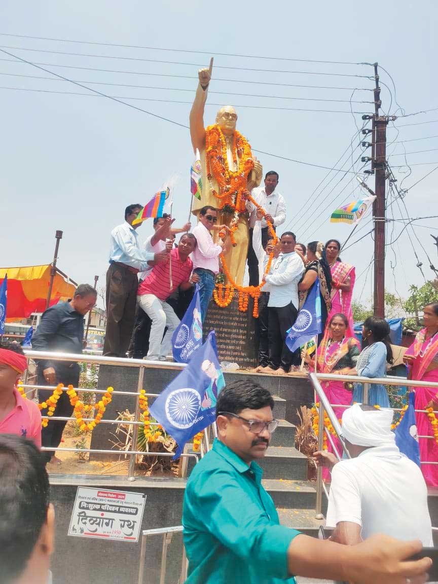 जय भीम के नारों से गूंजा बीजापुर, अंबेडकर जयंती पर निकाली बाइक रैली जय भीम के नारों से गूंजा बीजापुर, अंबेडकर जयंती पर निकाली बाइक रैली