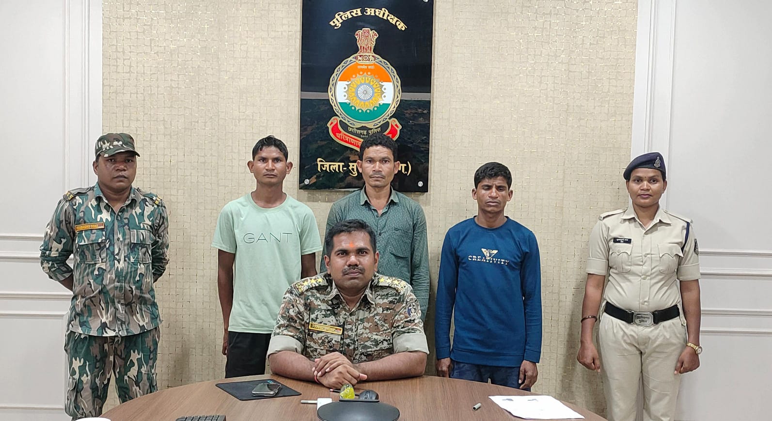 1 हार्डकोर ईनामी सहित 3 नक्सलियों का आत्मसमर्पण