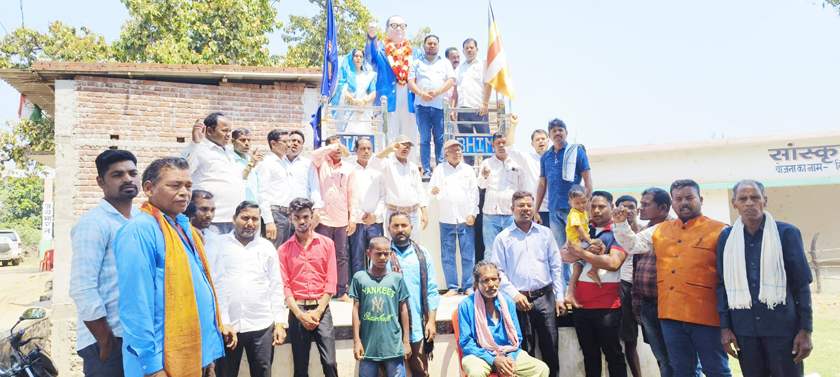 उत्तरी ने अंबेडकर की प्रतिमा पर किया माल्यार्पण