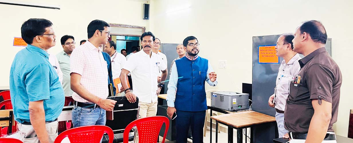 व्यय प्रेक्षक ने सतर्कता से काम करने दिए निर्देश व्यय प्रेक्षक ने सतर्कता से काम करने दिए निर्देश