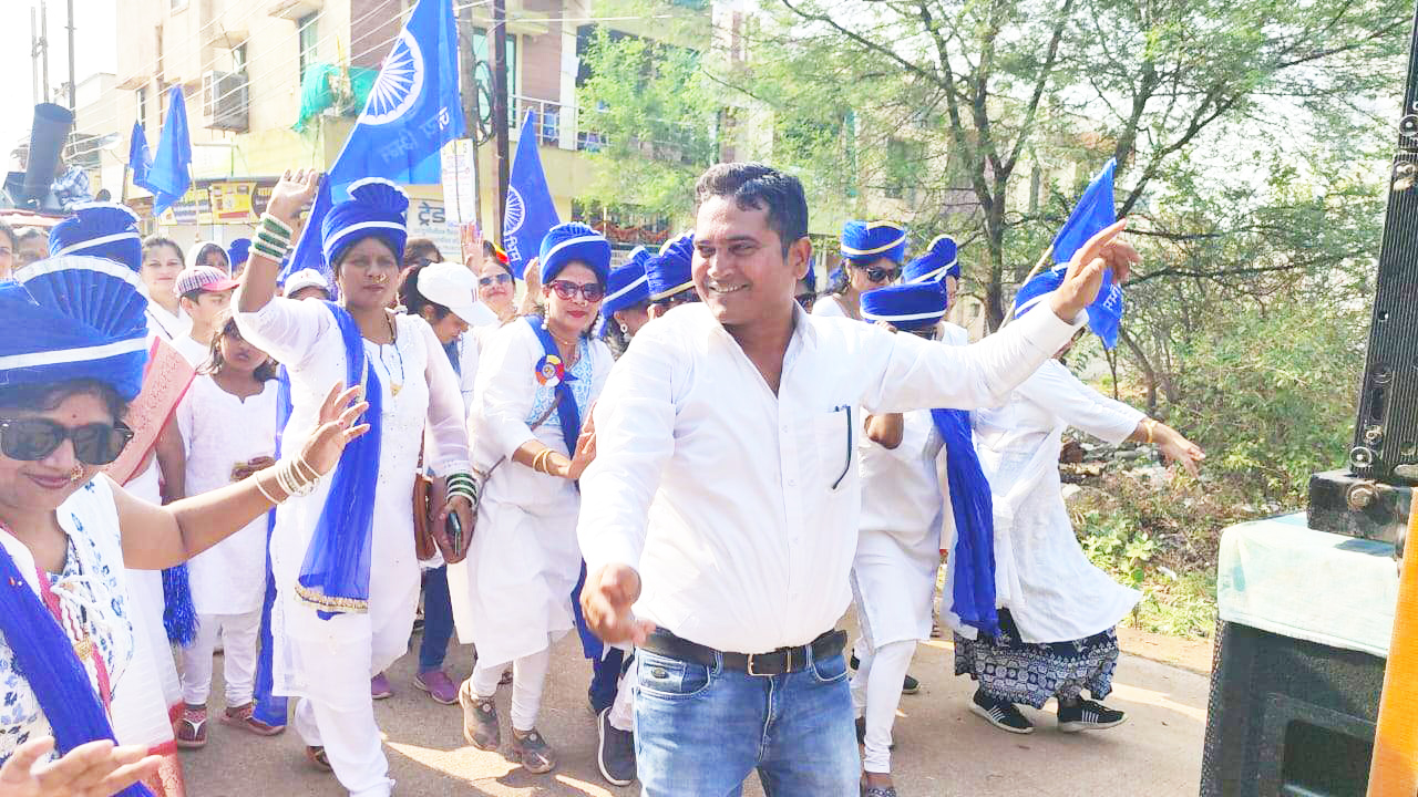 अंबेडकर जयंती पर निकाली रैली अंबेडकर जयंती पर निकाली रैली