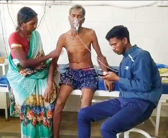 महुआ बीनने गए ग्रामीण को हाथी ने किया घायल