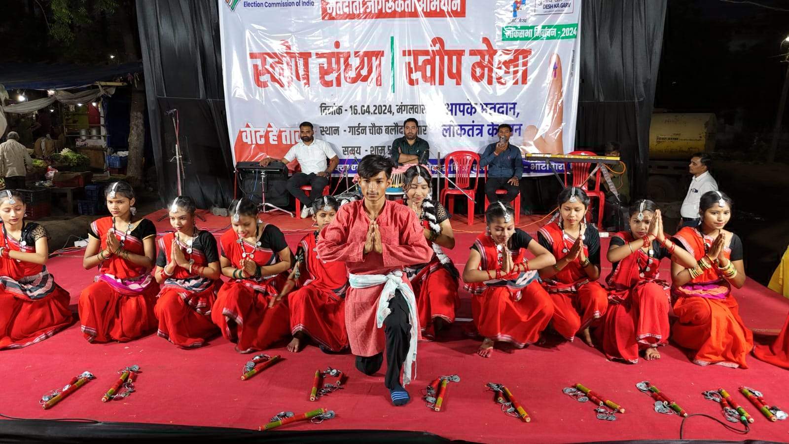 स्वीप संध्या सह स्वीप मेला: गीत-संगीत व नुक्कड़ नाटक सेे मतदान का संदेश स्वीप संध्या सह स्वीप मेला: गीत-संगीत व नुक्कड़ नाटक सेे मतदान का संदेश