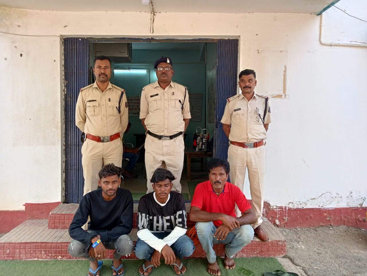 मारपीट के फरार 3 आरोपी गिरफ्तार