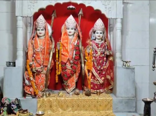 नवमी पर मंदिरों में श्रद्धालुओं का तांता, पूर्णाहुति के साथ कन्याभोज नवमी पर मंदिरों में श्रद्धालुओं का तांता, पूर्णाहुति के साथ कन्याभोज