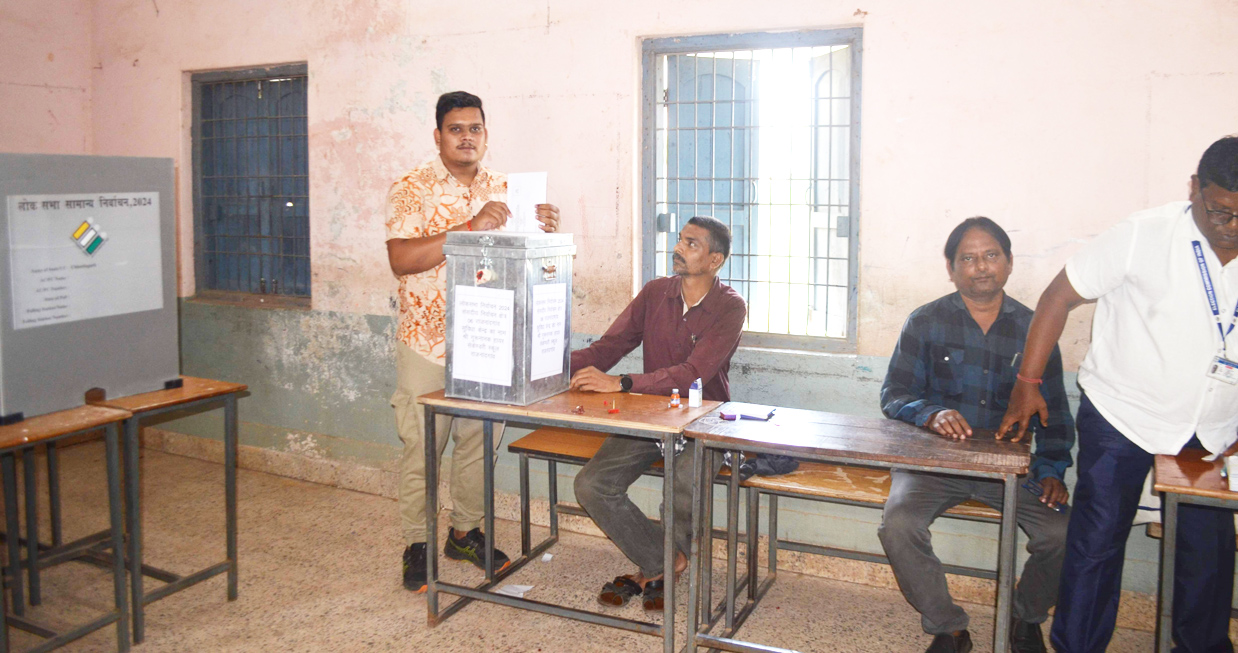 53 डाक मतपत्र मिले