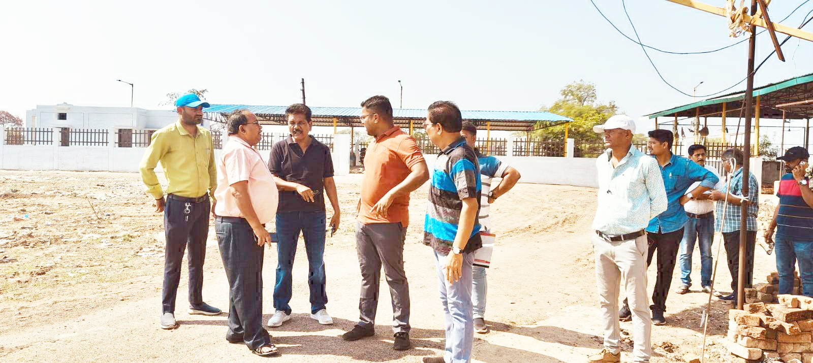 सडक़ों व गलियों की नियमित सफाई कर उठाएं कचरा सडक़ों व गलियों की नियमित सफाई कर उठाएं कचरा