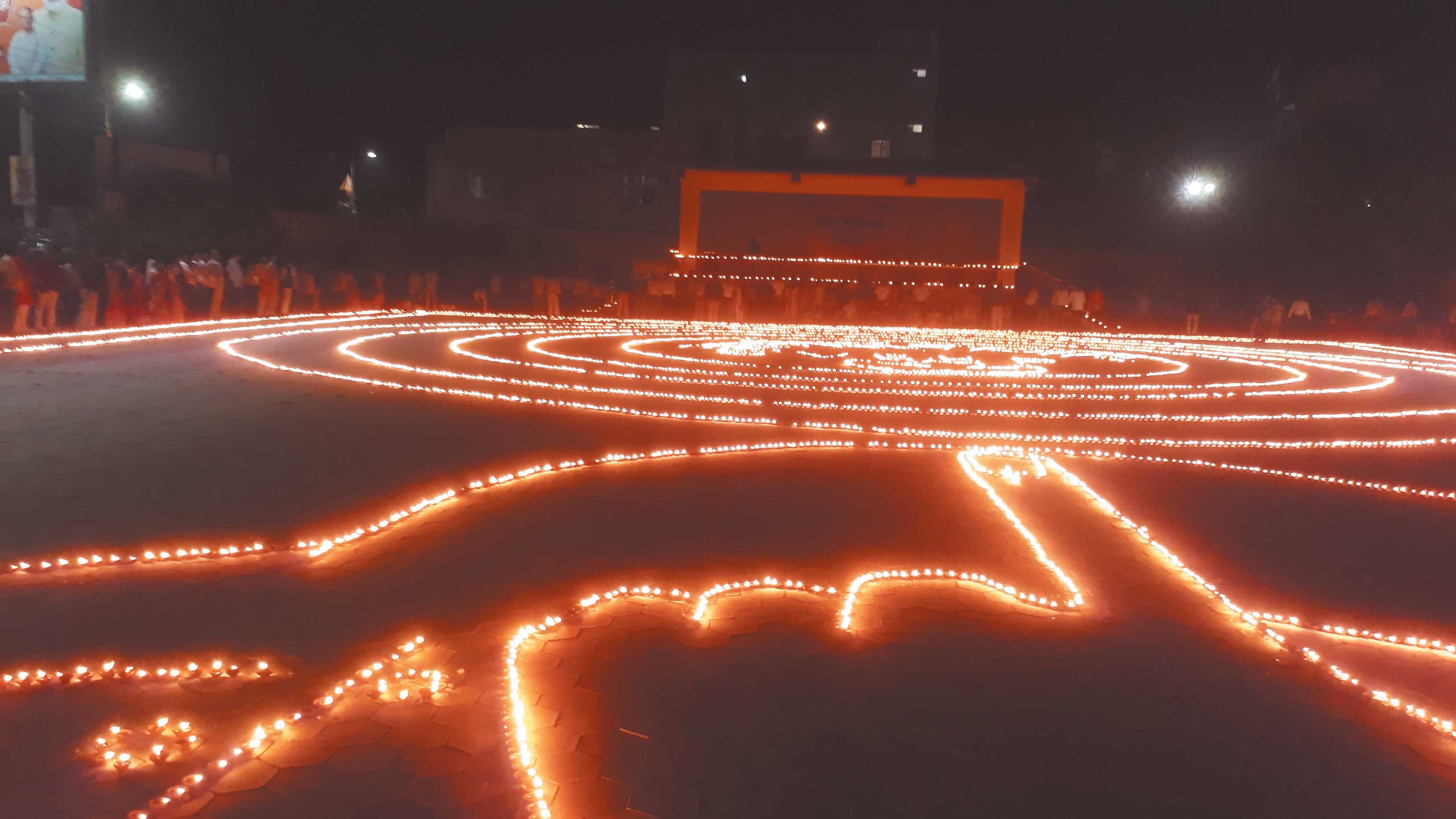 21 हजार दीप जलाकर मतदान का संदेश