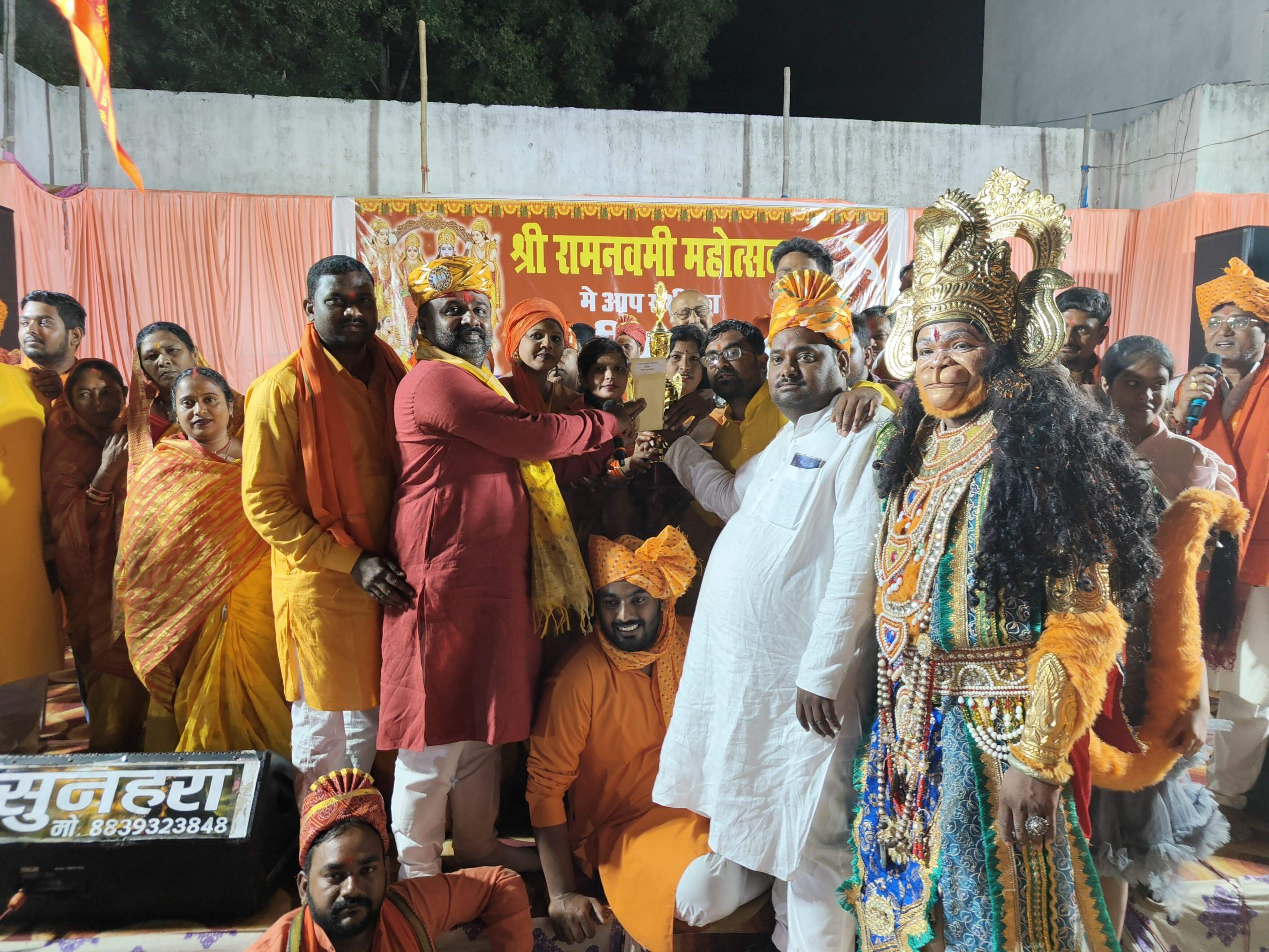 रामनवमी पर निकाली शोभायात्रा, उमड़े भक्त