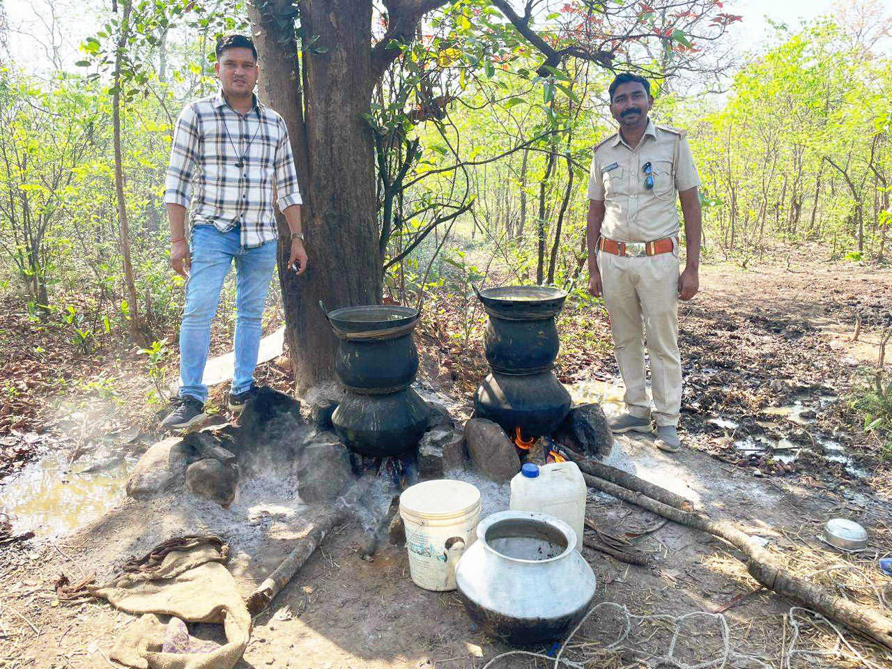 महुआ शराब जब्त