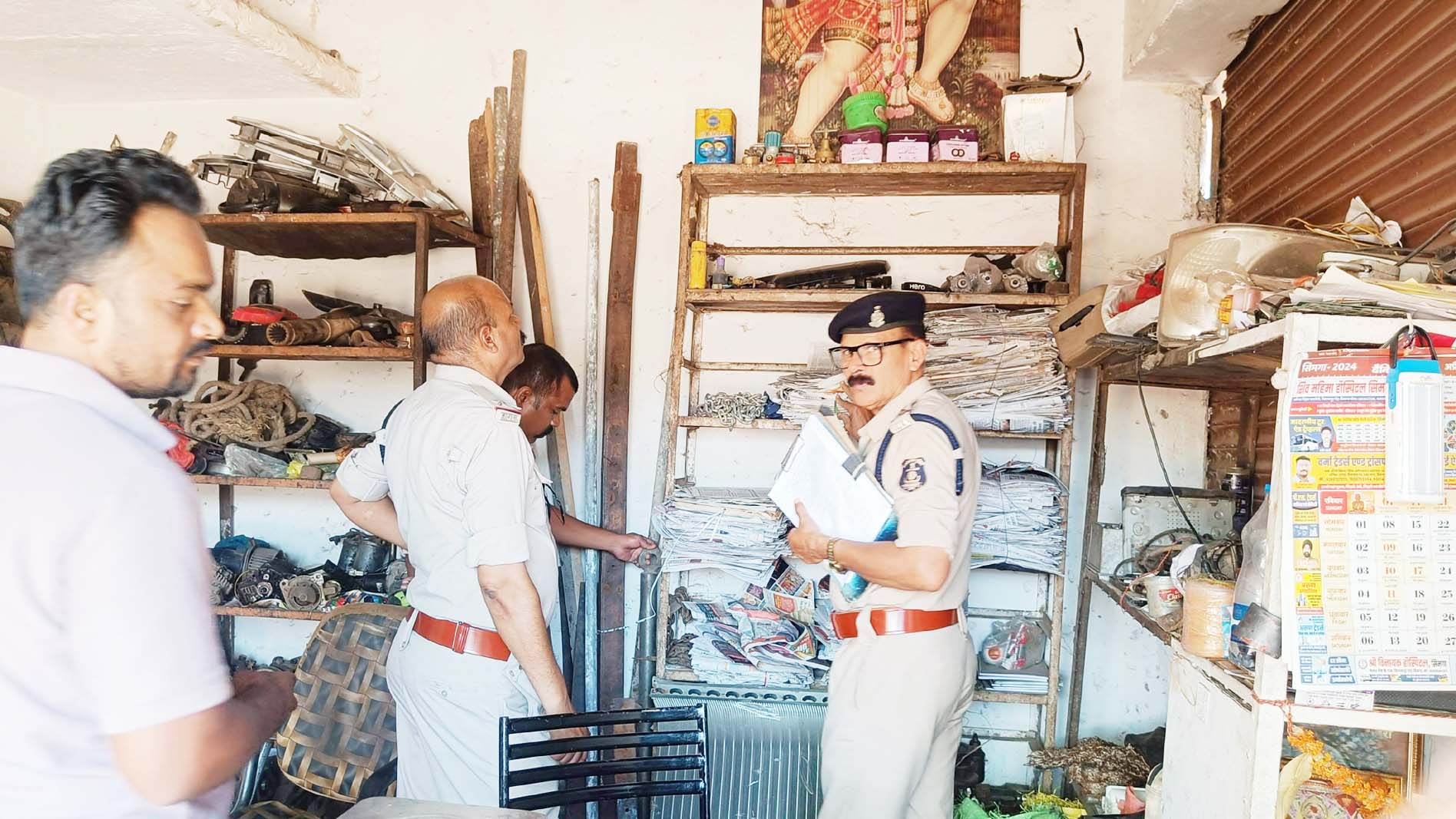 कबाड़ी दुकानों में चेकिंग, सात पर कार्रवाई