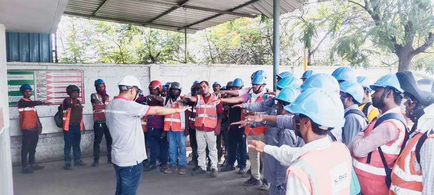  सीमेंट मजदूरों ने शपथ लेकर शत-प्रतिशत मतदान के लिए लोगों को किया प्रेरित