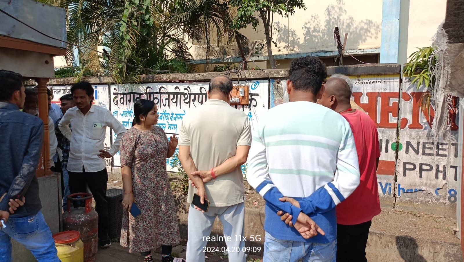 3 वार्डों में नदारद सफाई कर्मी, ठेकेदारों पर 55 हजार जुर्माना 3 वार्डों में नदारद सफाई कर्मी, ठेकेदारों पर 55 हजार जुर्माना
