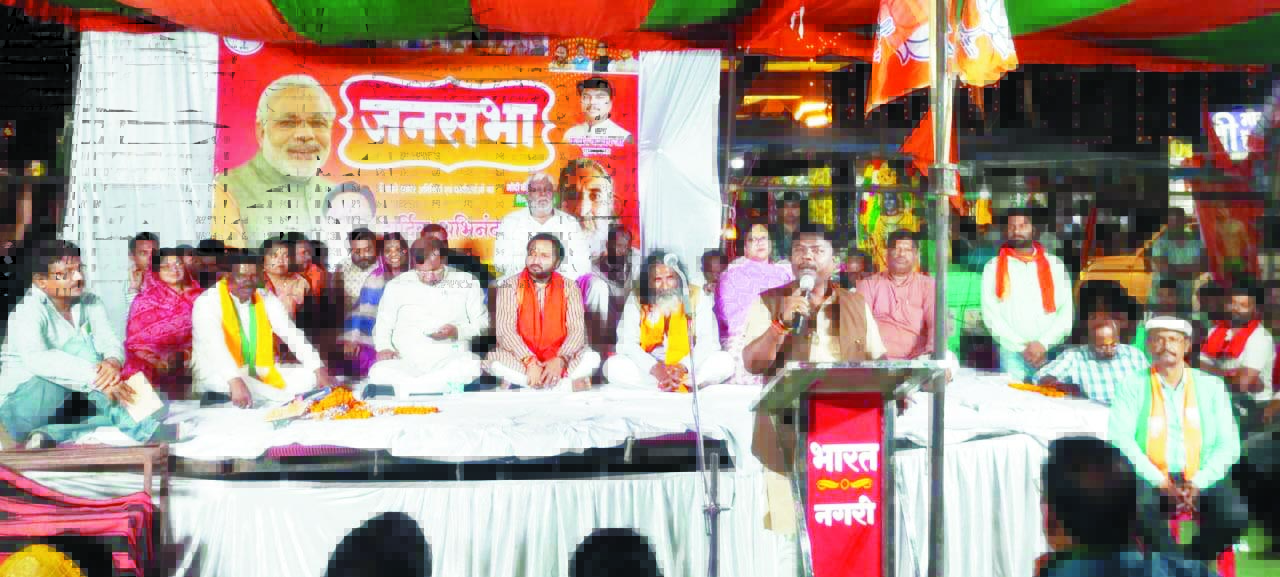 कैबिनेट मंत्री केदार कश्यप ने नगरी में आम सभा को संबोधित किया