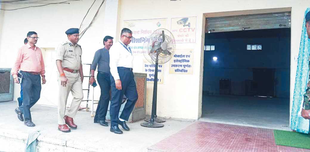 पुलिस ऑब्जर्वर ने स्ट्रांग रूम व मतगणना स्थल की सुरक्षा व्यवस्था का लिया जायजा