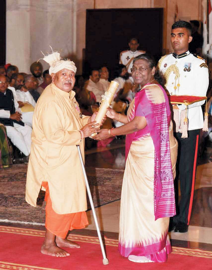 बस्तर के हेमचंद मांझी को पद्मश्री, जड़ी-बूटियों से पांच दशकों से कर रहे बीमारियों का इलाज