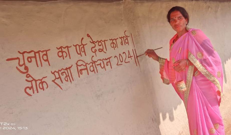 तैराकी, दीवार लेखन जैसे विविध कार्यक्रमों  के माध्यम से मतदान का संदेश