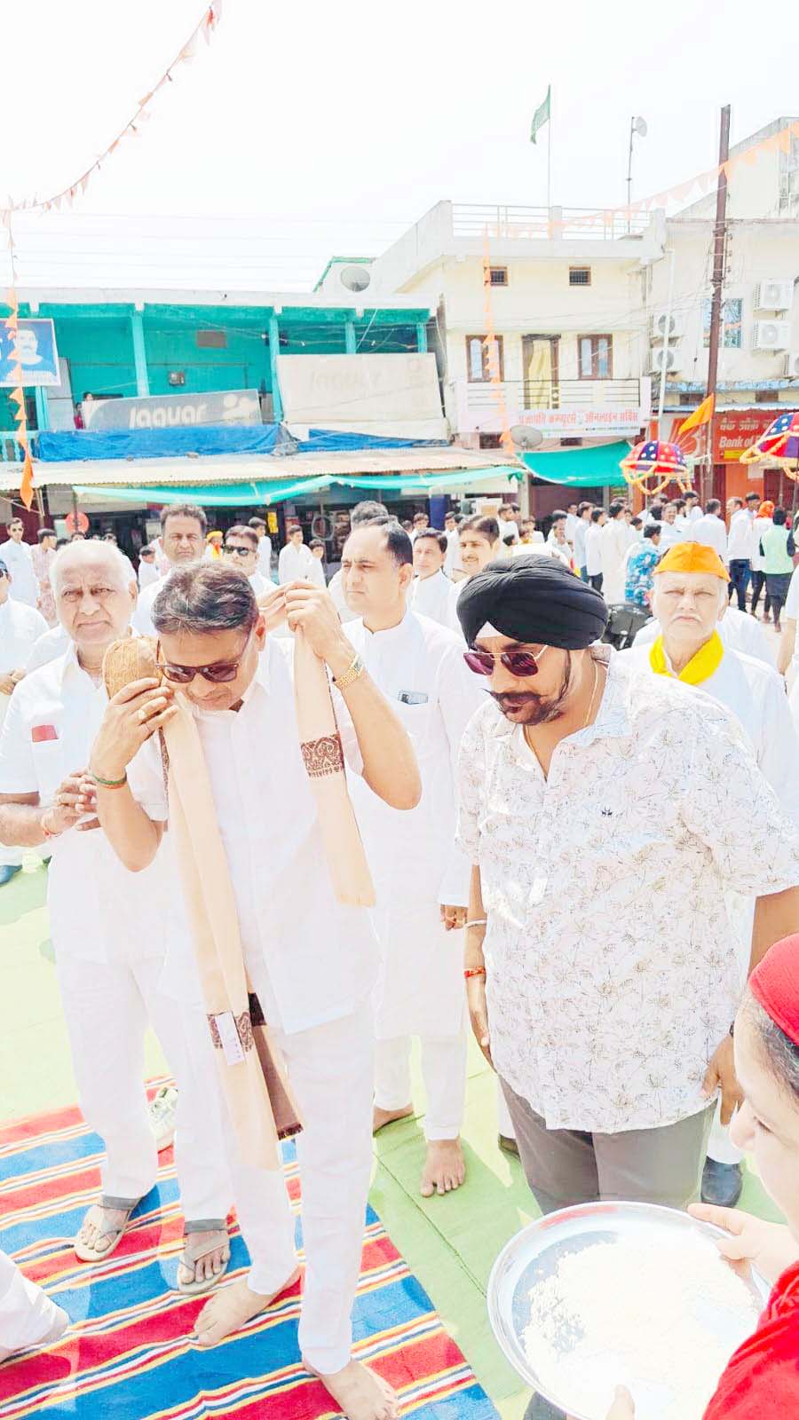 जैन समाज की शोभा यात्रा का पार्षद ने किया स्वागत