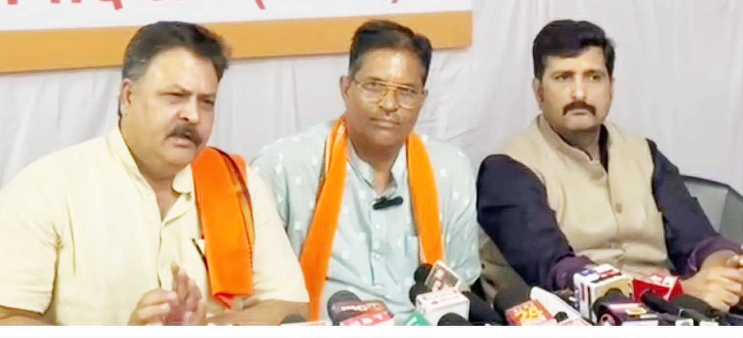 बघेल उद्योगपतियों का कर माफ कर खाया कमीशन - शुक्ला बघेल उद्योगपतियों का कर माफ कर खाया कमीशन - शुक्ला