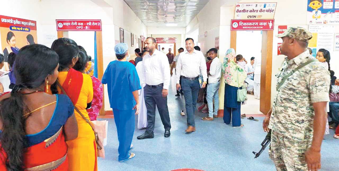 कलेक्टर पहुँचे महारानी अस्पताल, स्वास्थ्य सुविधाओं का निरीक्षण