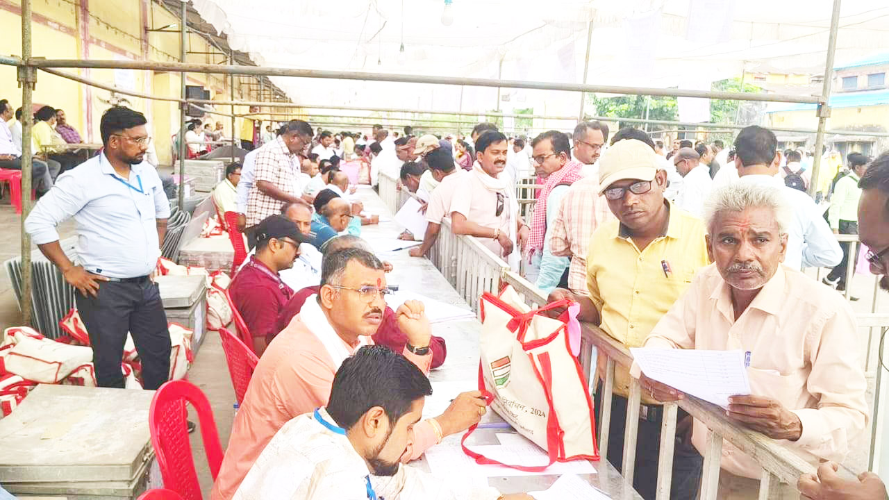 कल पड़ेंगे मत, भूपेश-पांडे समेत 15 प्रत्याशियों की किस्मत का फैसला करेंगे 18 लाख मतदाता 