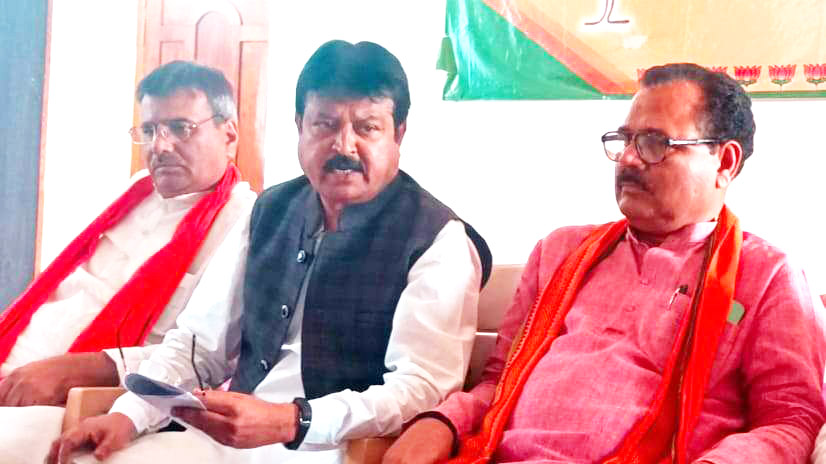 कांग्रेस की तुष्टिकरण नीति  उभरना जरूरी - श्रीवास्तव