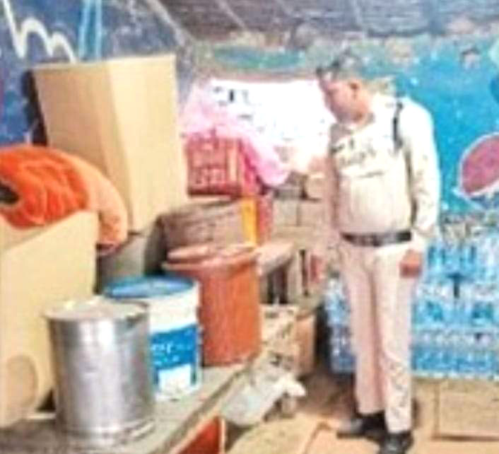 होटल, ढाबा व  वाहनों की जांच 