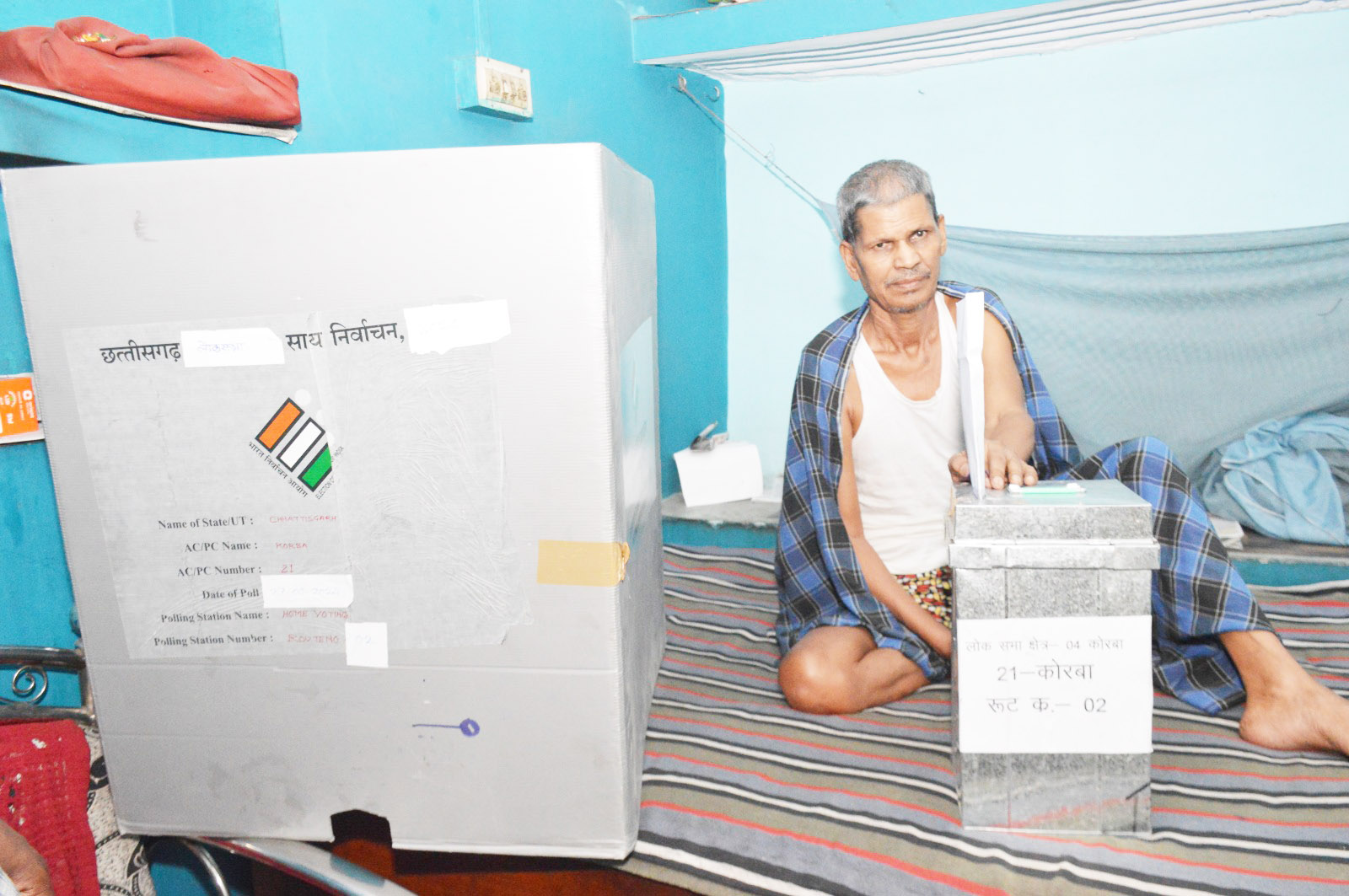 उम्रदराज और दिव्यांगजनों ने होम वोटिंग कर  लोकतंत्र निर्माण में निभाई  सहभागिता