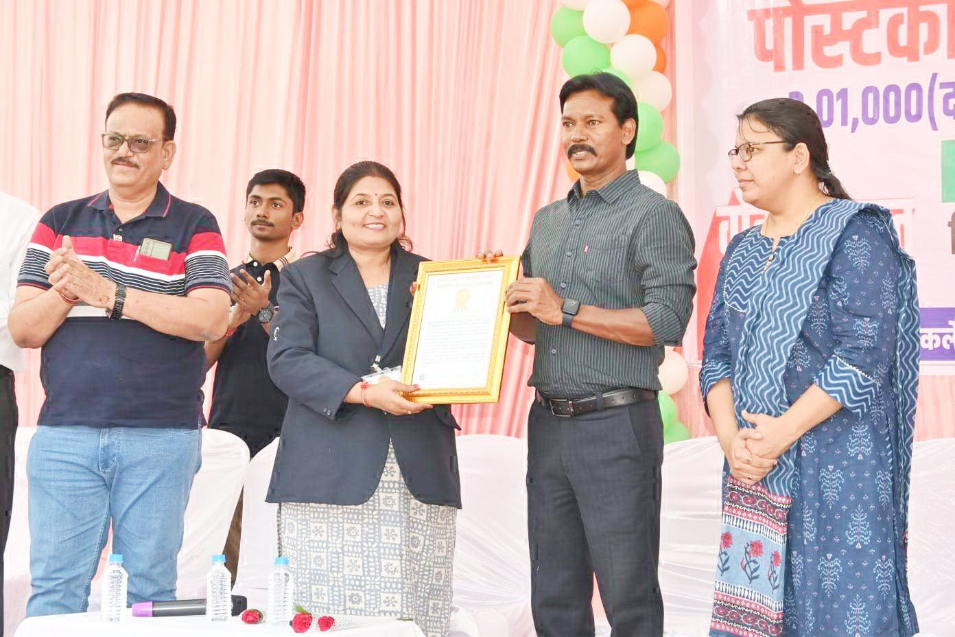 2.01 लाख महिलाओं द्वारा लिखे स्वीप पोस्ट कार्ड शपथ को गोल्डन बुक ऑफ रिकार्ड अवार्ड