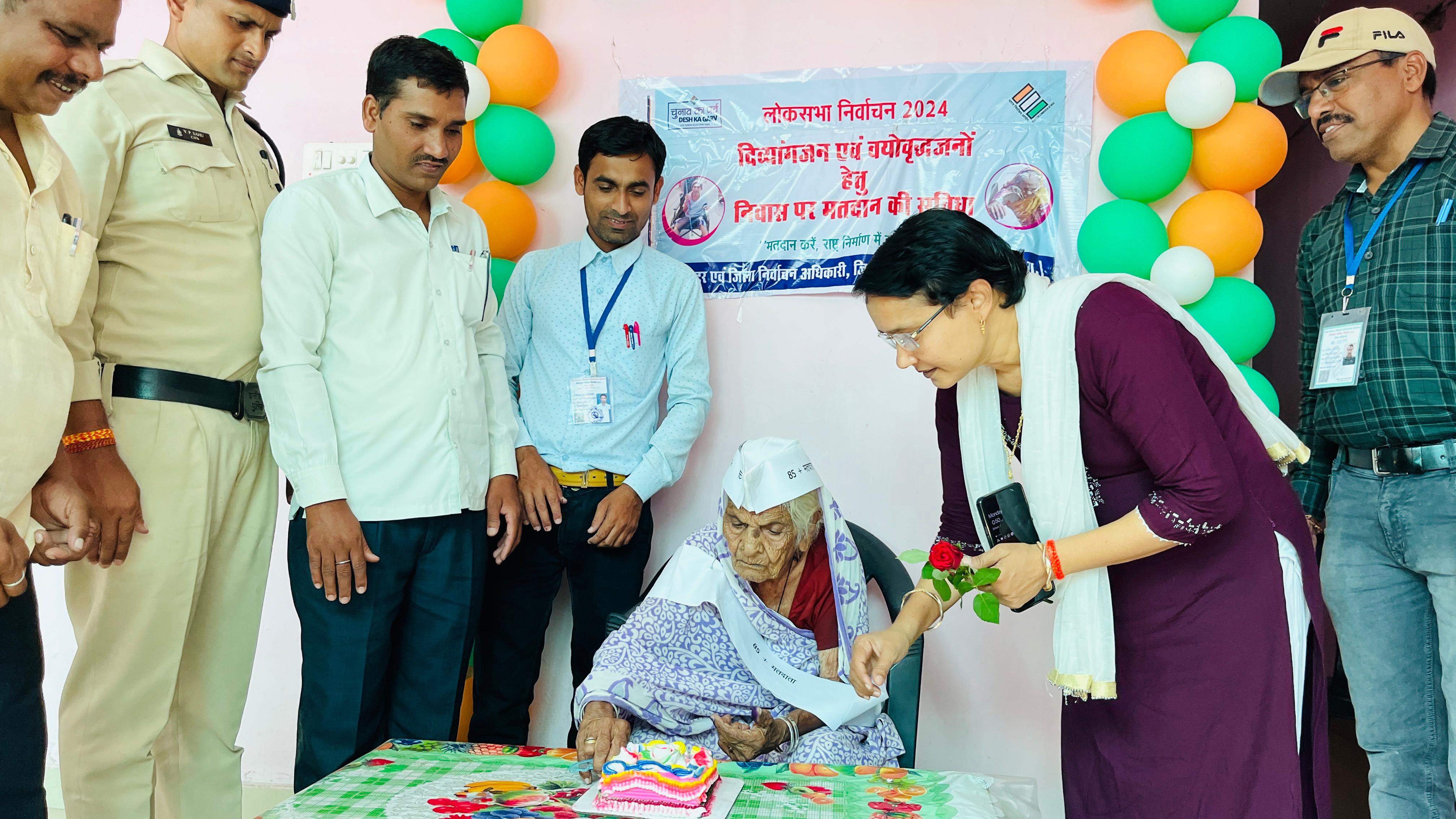 वृद्धजन एवं दिव्यांग करेंगे घर में ही मतदान