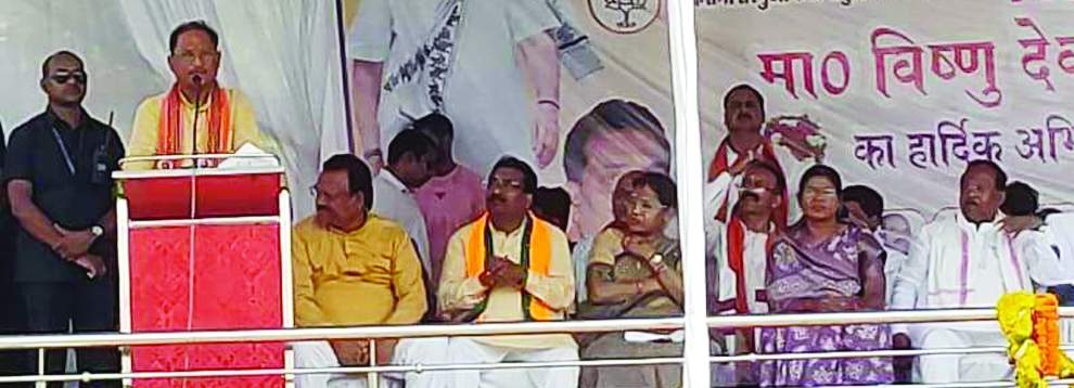 बलरामपुर पहुंचे सीएम, चिंतामणि महाराज के लिए मांगा वोट