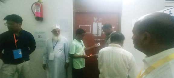 मतदान सामग्री को स्ट्रांग रुम में किया सील मतदान सामग्री को स्ट्रांग रुम में किया सील