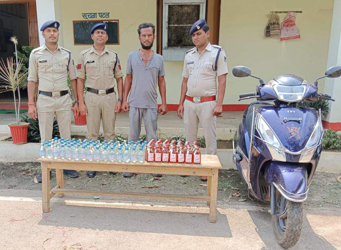 शराब तस्कर पकड़ाया, अन्य की तलाश शराब तस्कर पकड़ाया, अन्य की तलाश