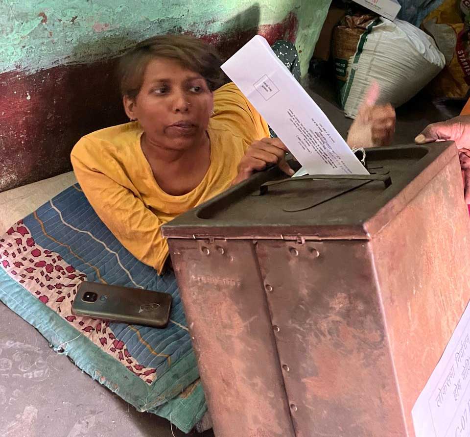 बुजुर्ग एवं दिव्यांगों ने की होम वोटिंग की सराहना