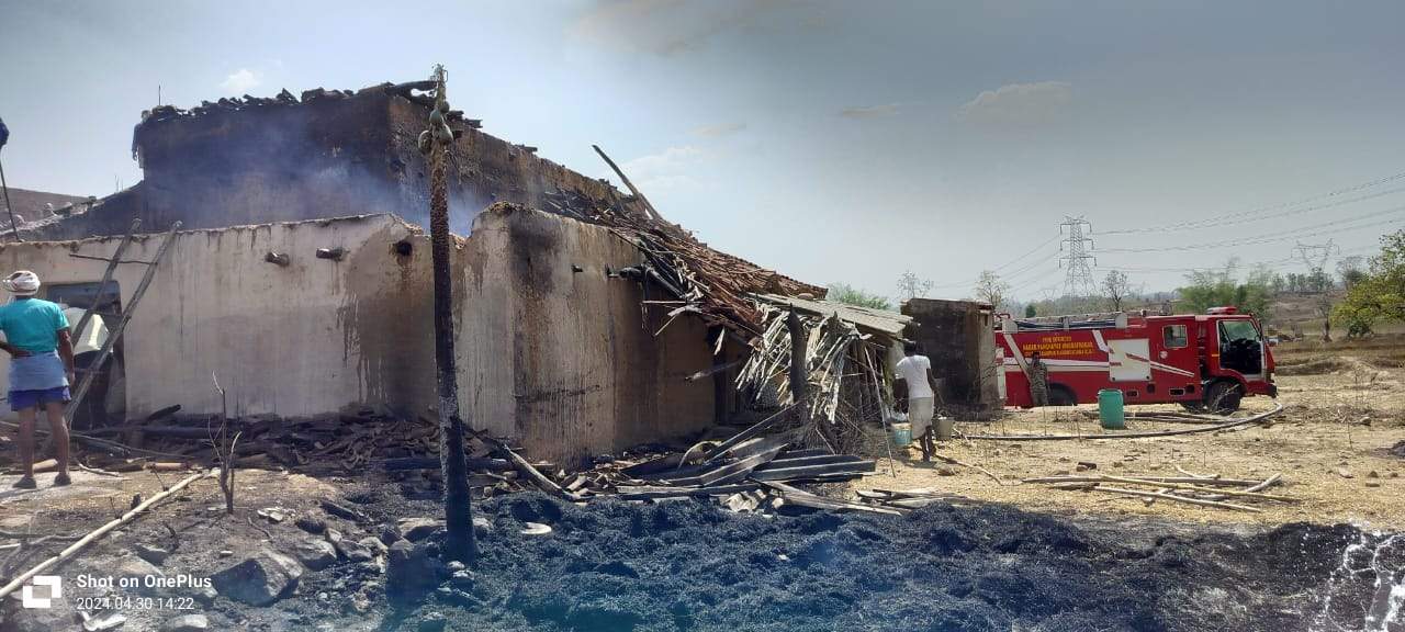 घर में लगी आग, लाखों का नुकसान