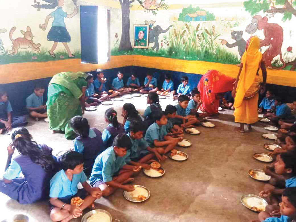 लमती विद्यालय में न्योता भोज