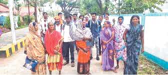 मजदूर दिवस मनाएंगे तो उसे दिन की मजदूरी कौन देगा साहब...