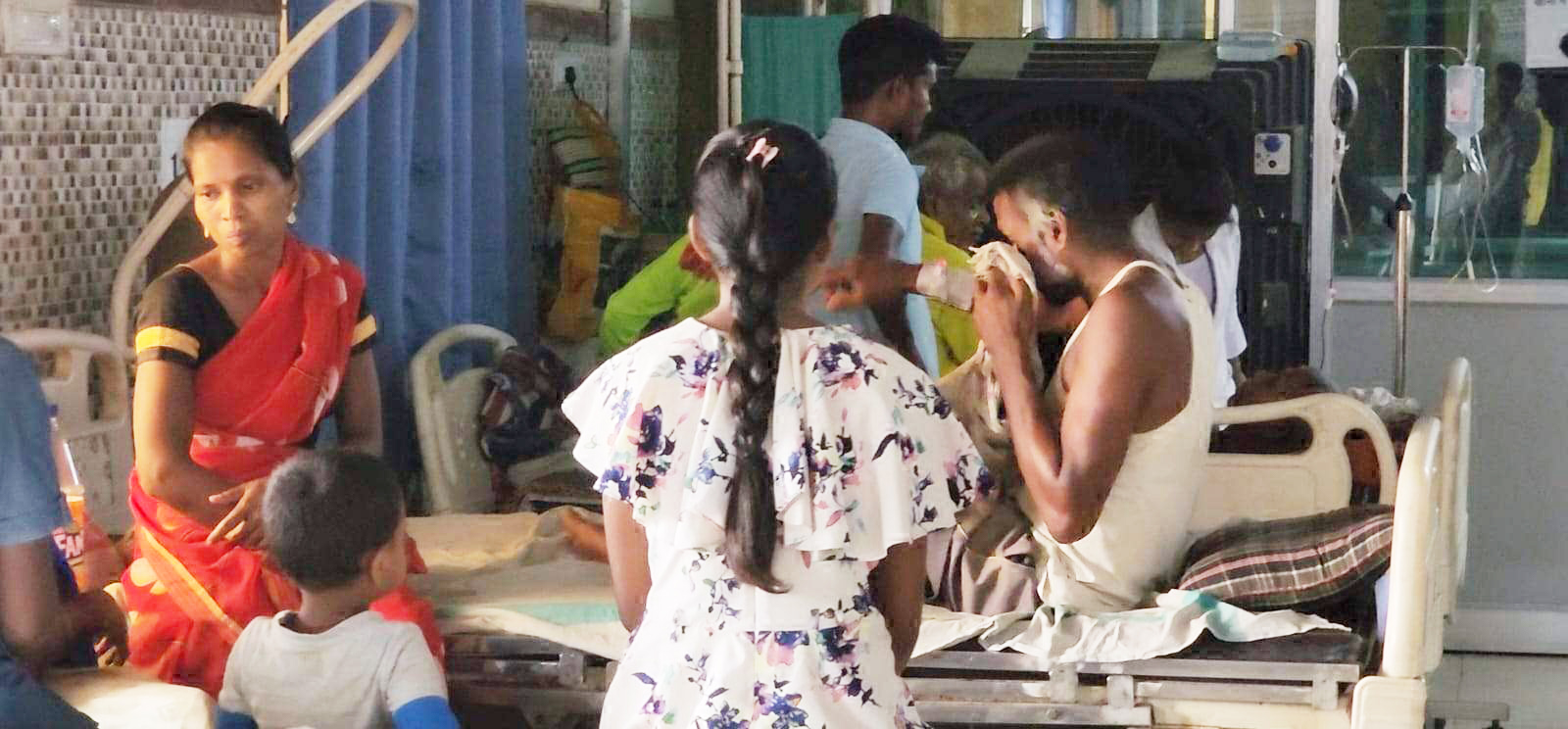 वेंटिलेटर पर कोण्डागांव जिला अस्पताल का ऑपरेशन थिएटर वेंटिलेटर पर कोण्डागांव जिला अस्पताल का ऑपरेशन थिएटर