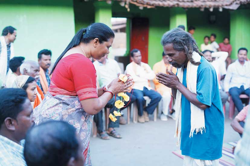 गांवों में चुनावी जनसंपर्क में पहुंचीं गोमती