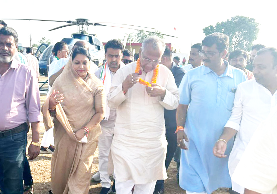 कुरुद की कांग्रेस नेत्री बिलासपुर में कर रहीं प्रचार