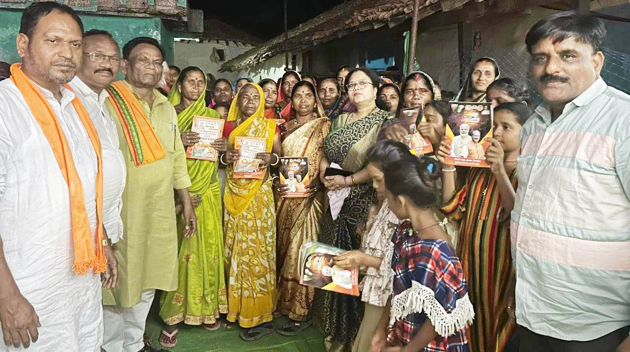 रायपुर लोकसभा में प्रचार पर निकली पिंकी शिवराज शाह