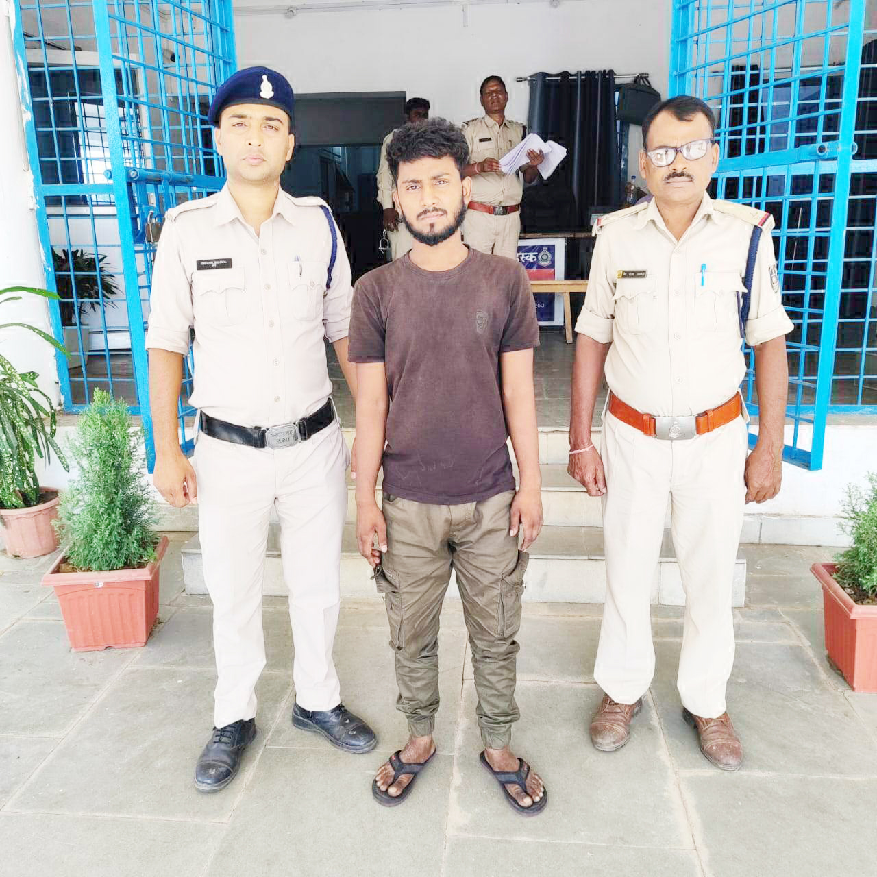 कोयले में गिट्टी व पत्थर की मिलावट, ड्राईवर गिरफ्तार