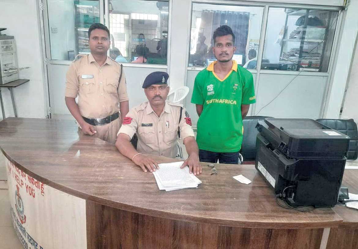 दुकान में चोरी,आरोपी युवक गिरफ्तार