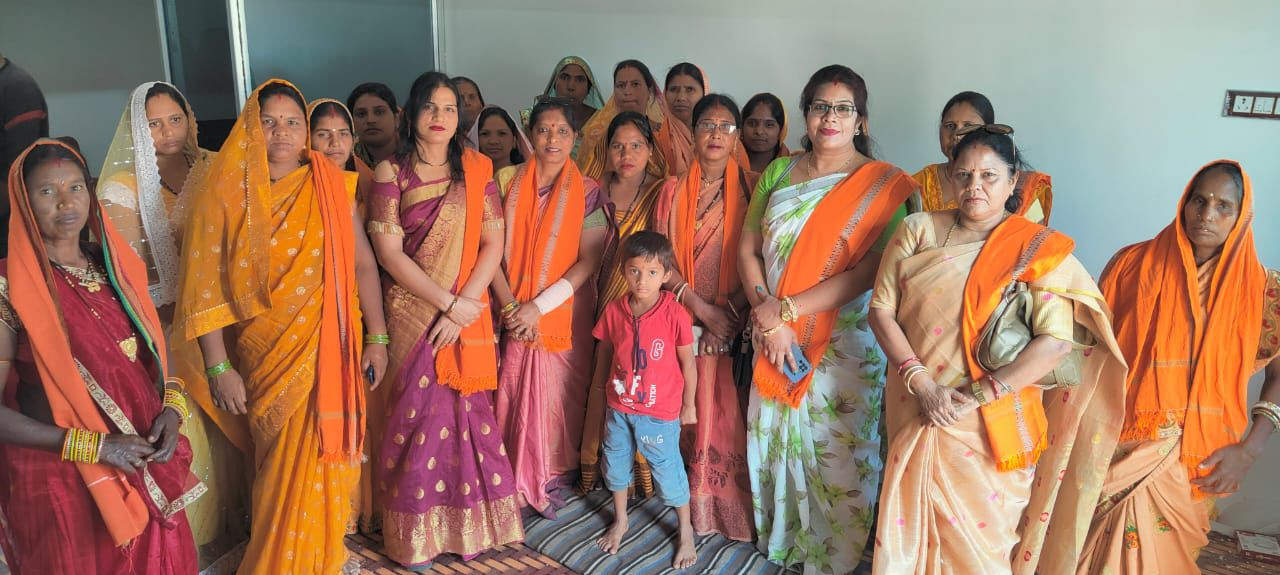 भाजपाईयों का डोर टू डोर जनसंपर्क