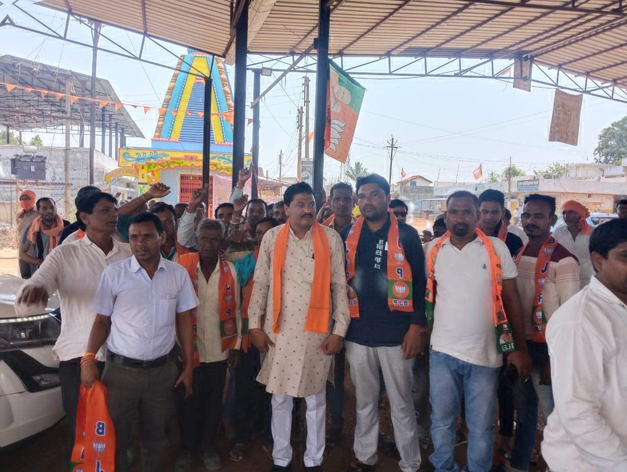 परसदा के 46 परिवारों ने भाजपा में किया प्रवेश परसदा के 46 परिवारों ने भाजपा में किया प्रवेश
