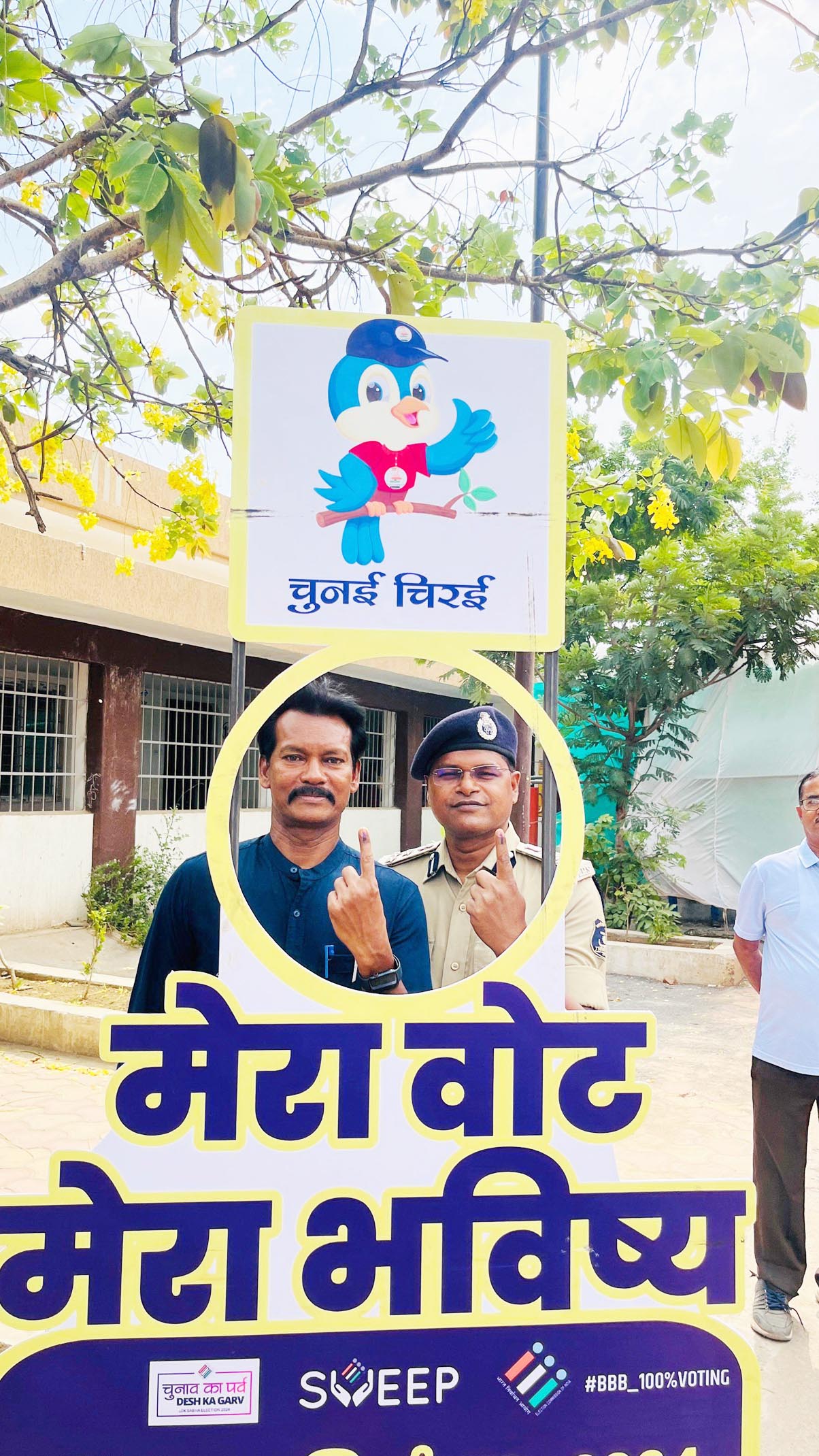 कलेक्टर-एसपी ने किया मतदान, घरों से निकल शत-प्रतिशत मतदान करने की अपील