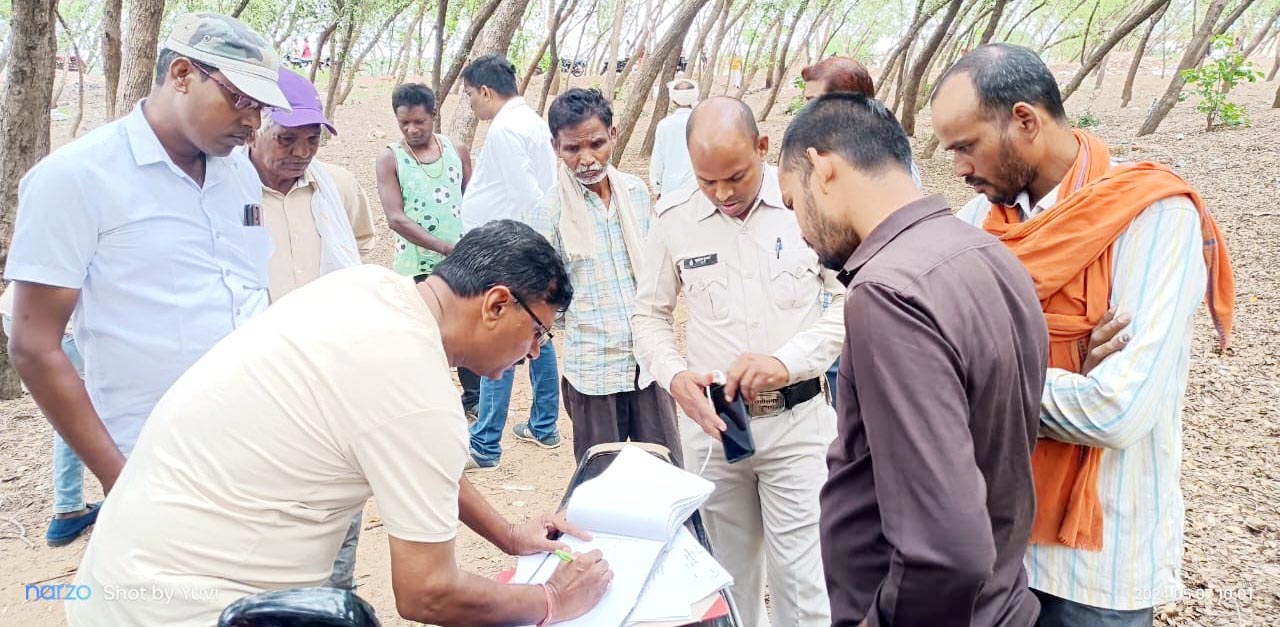 फांसी पर लटके मिली युवक की लाश, पेट दर्द से था परेशान फांसी पर लटके मिली युवक की लाश, पेट दर्द से था परेशान