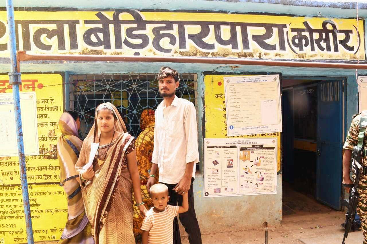 सारंगढ़ में मतदान की झलकियां