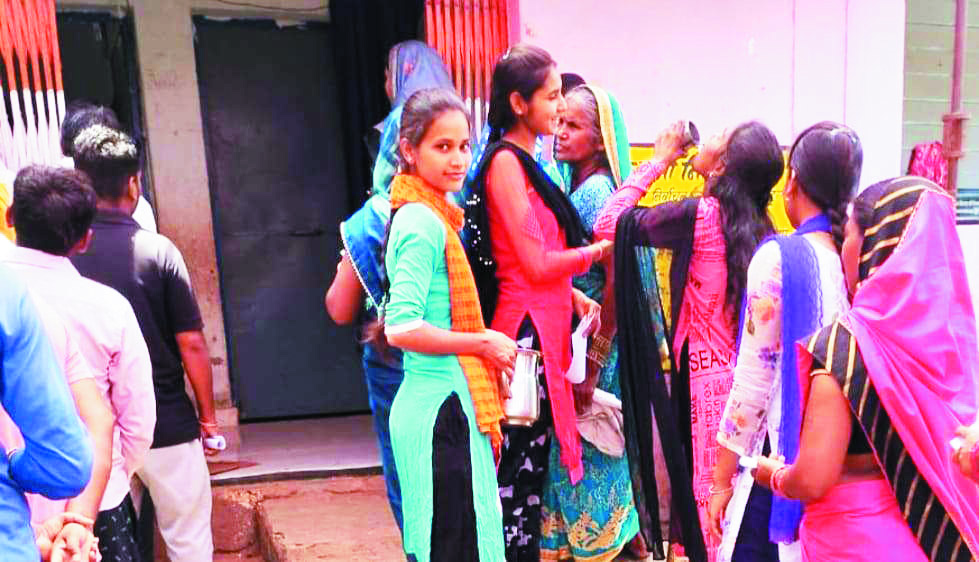  कतार में खड़े मतदाताओं को भी मिला पेयजल, व्यवस्था से हुए खुश